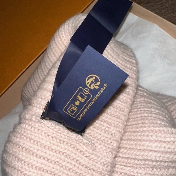 Louis Vuitton Headline Rose Beanie - Picture 6 of 7